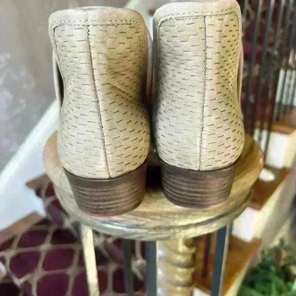 Lucky Brand Cutout Bootie slip on style 8.5. Excellent condition. Tan. - Picture 5 of 11